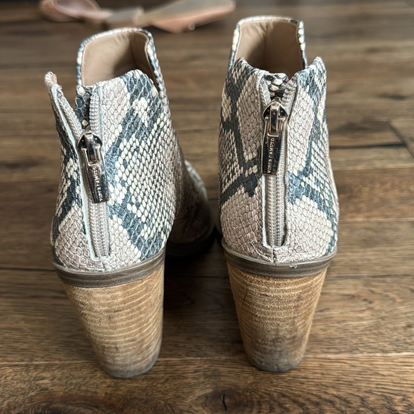 Snake print Vince Camuto booties - Picture 6 of 7